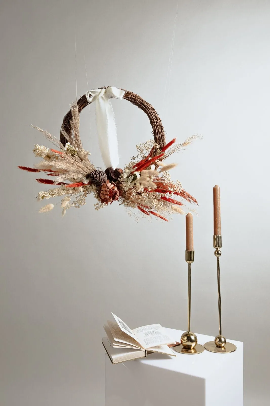 Modern Christmas Wreath No.18 / Pine Cones in Soft Winter Door Wreath Christmas Decoration / Christmas Wreath / Xmas Door Wreath