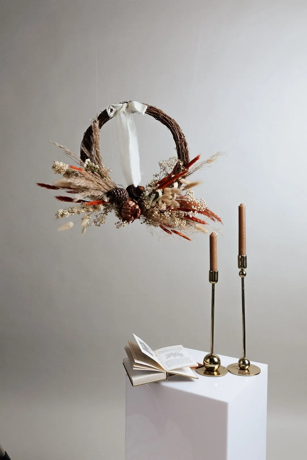 Modern Christmas Wreath No.18 / Pine Cones in Soft Winter Door Wreath Christmas Decoration / Christmas Wreath / Xmas Door Wreath