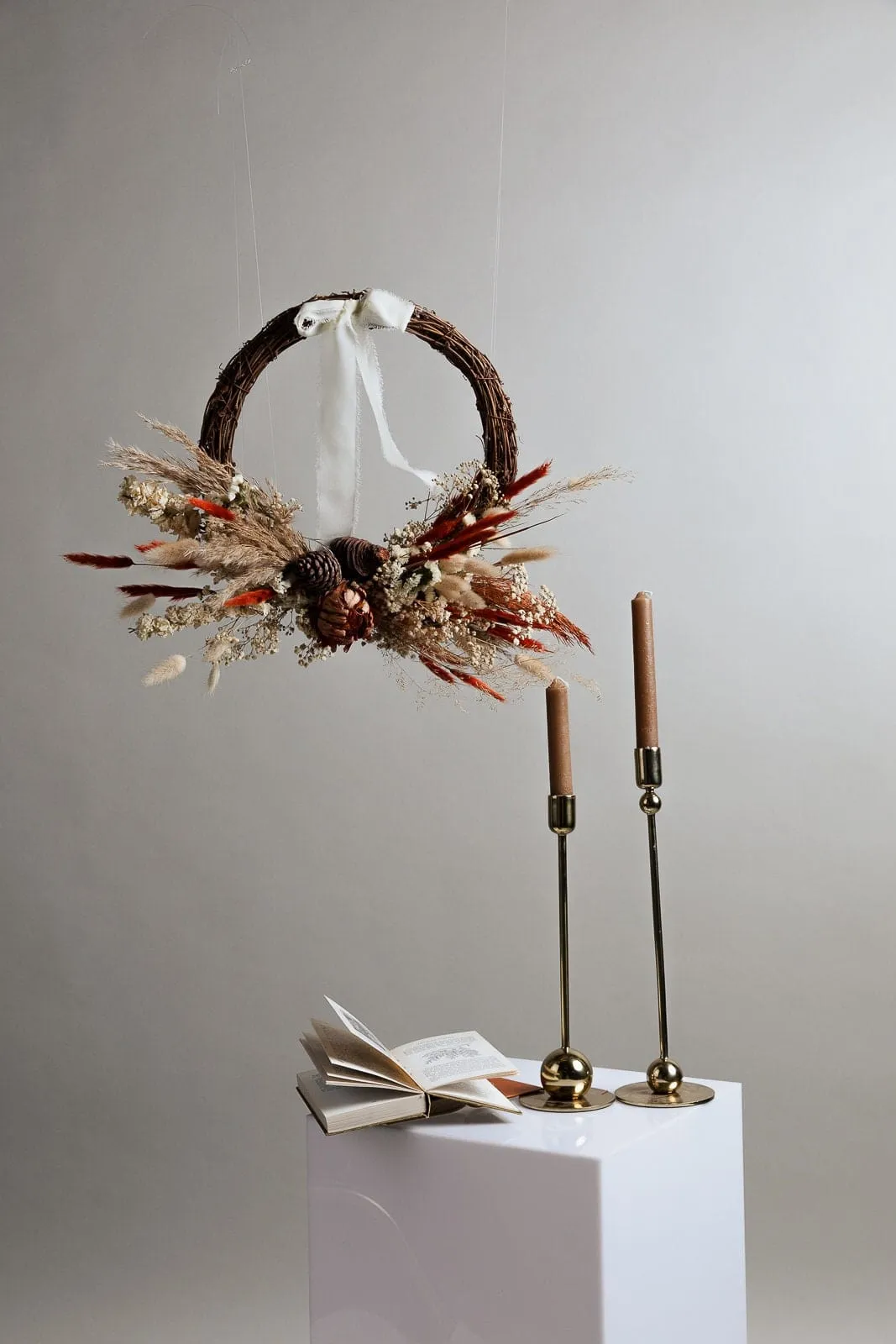 Modern Christmas Wreath No.18 / Pine Cones in Soft Winter Door Wreath Christmas Decoration / Christmas Wreath / Xmas Door Wreath