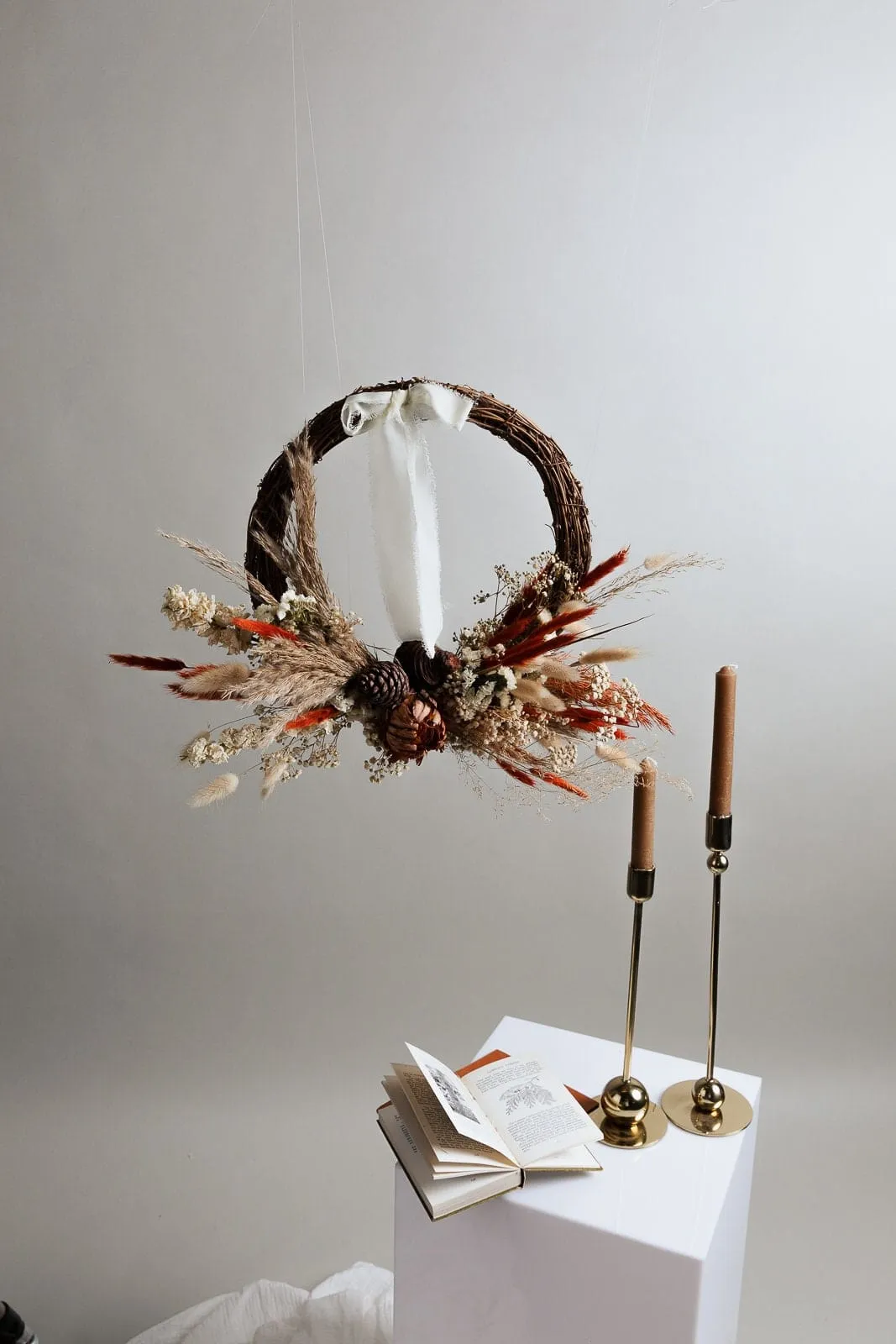 Modern Christmas Wreath No.18 / Pine Cones in Soft Winter Door Wreath Christmas Decoration / Christmas Wreath / Xmas Door Wreath