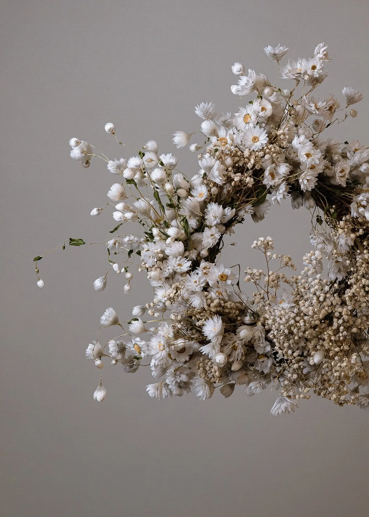 Modern Christmas Wreath No.6 / Daisies in Soft Winter Door Wreath Christmas Decoration / Christmas Wreath / Xmas Door Wreath