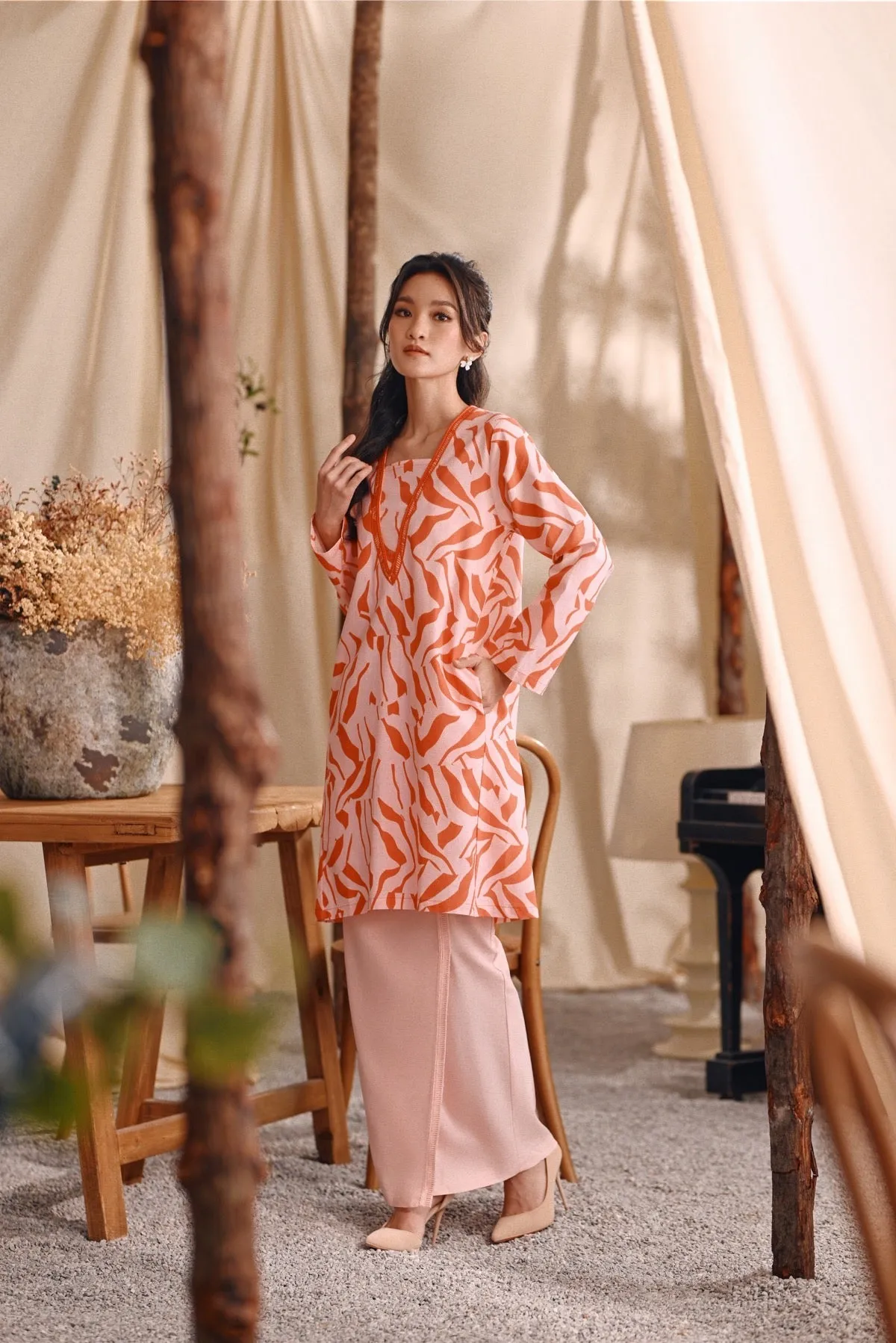 The Bayu Women Back Pleats Skirt - Pink